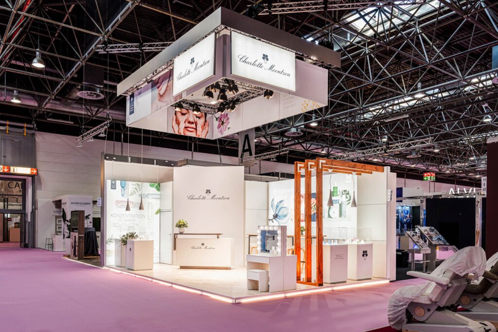 Charlotte Meentzen Messestand in hellen Farben