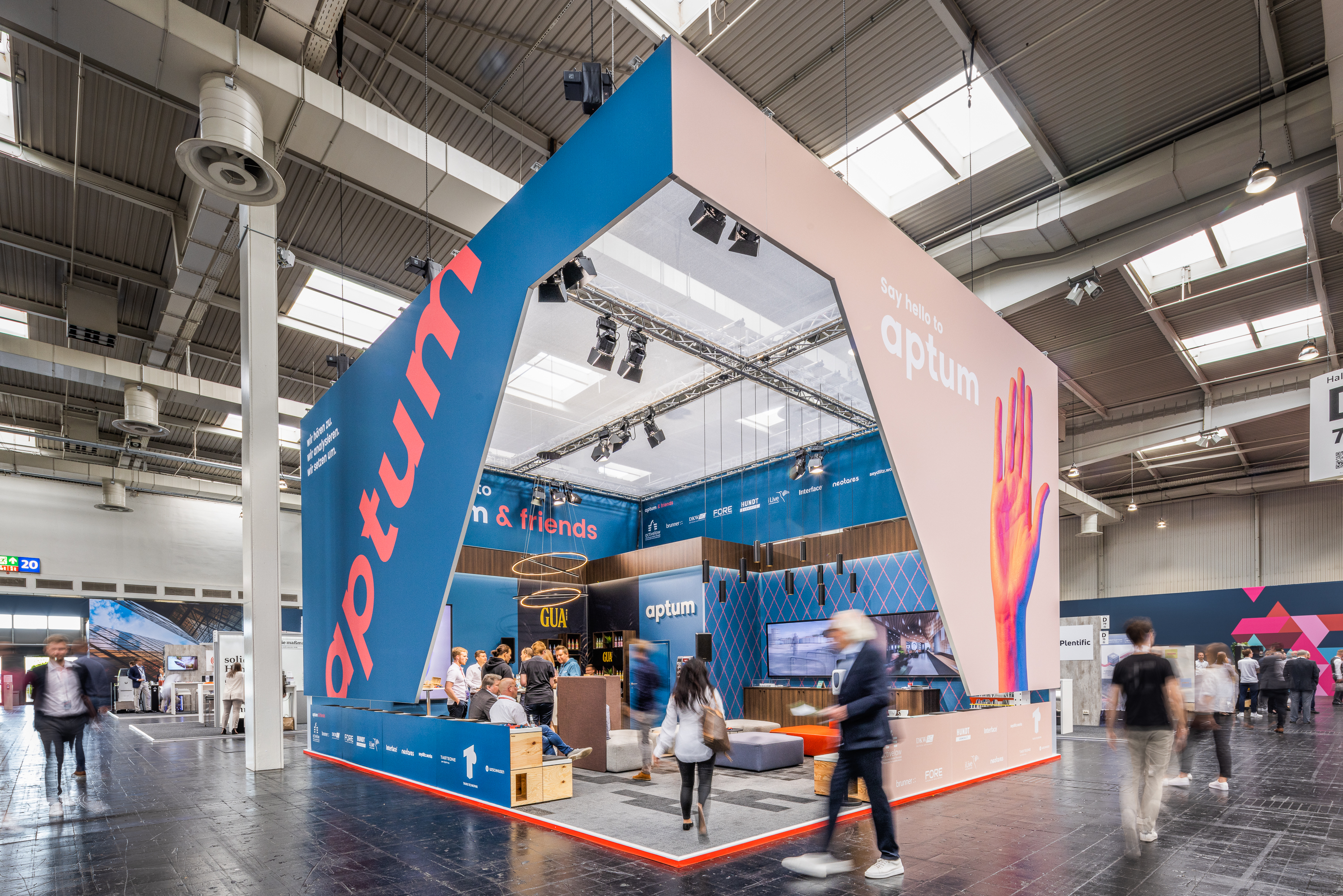 Netzwerkfläche am aptum Messestand gestaltet von EMS Event- & Messe-Service