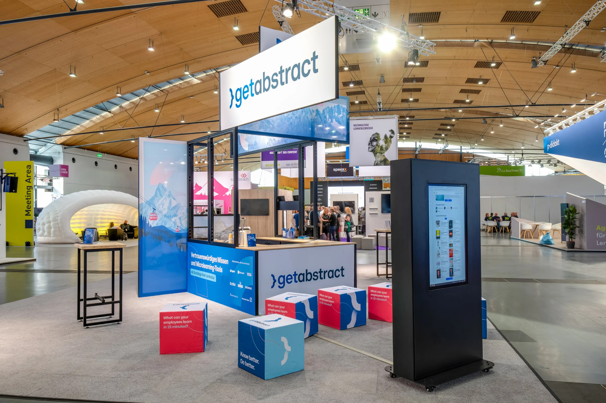 Interaktive Displays am getabstract Messestand