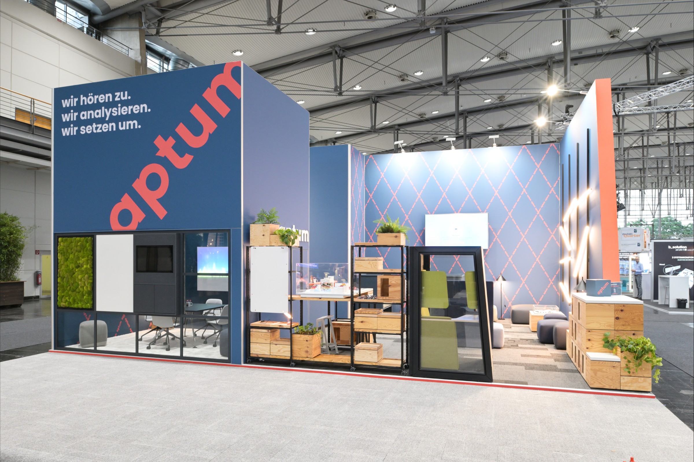 aptum Messestand mit optimiertem Messedesign für die Akustik