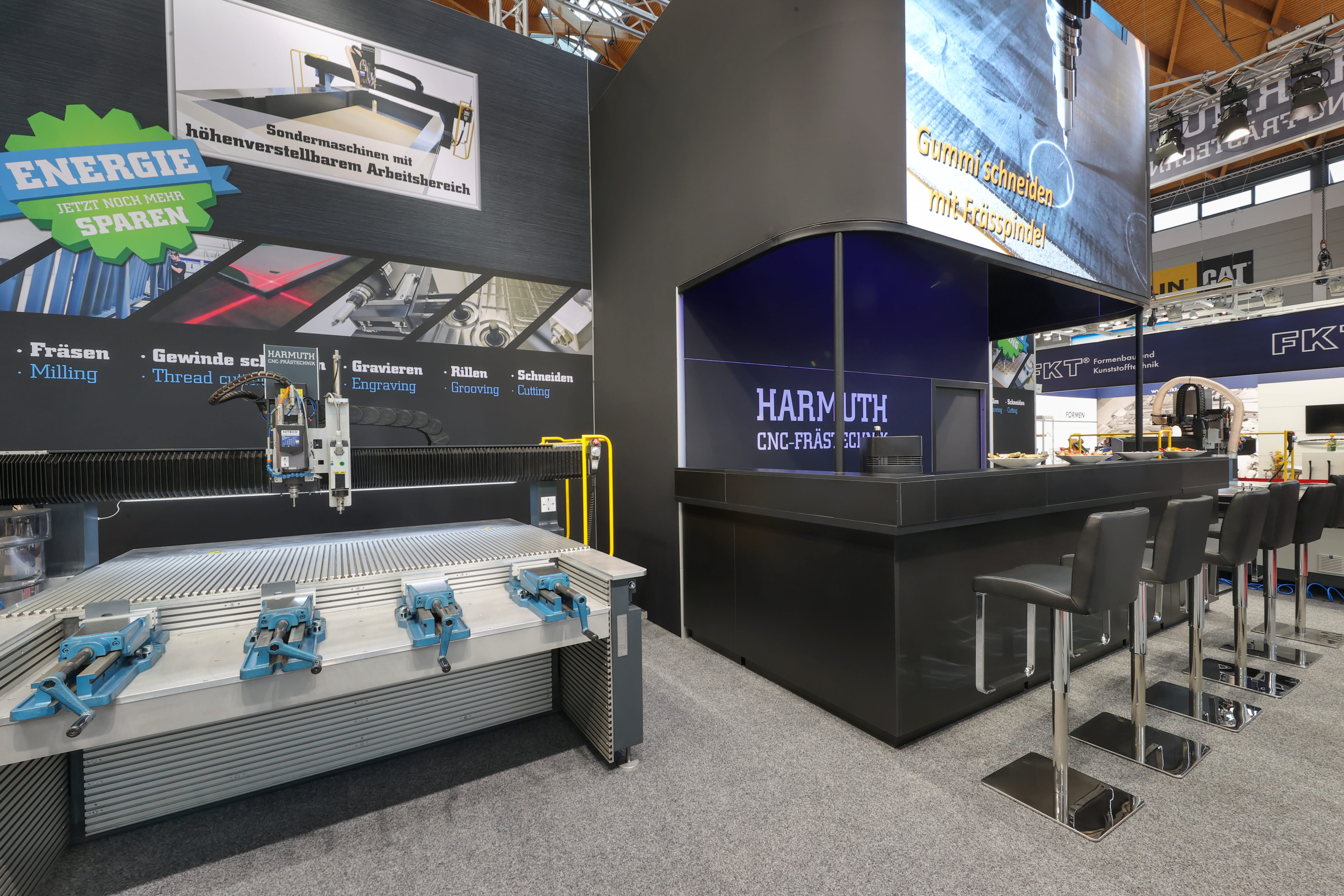 Sitzbereiche und Produktdemonstration am Harmuth Messestand von EMS
